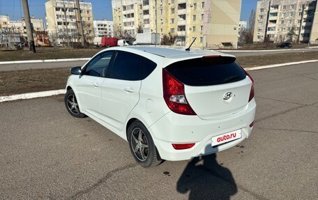 Hyundai Solaris II рестайлинг, 2011 год, 950 000 рублей, 4 фотография