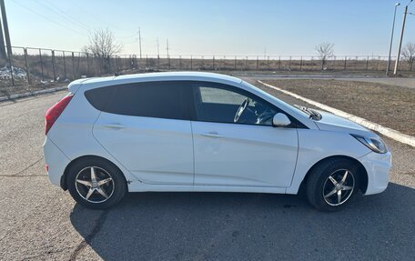 Hyundai Solaris II рестайлинг, 2011 год, 950 000 рублей, 7 фотография