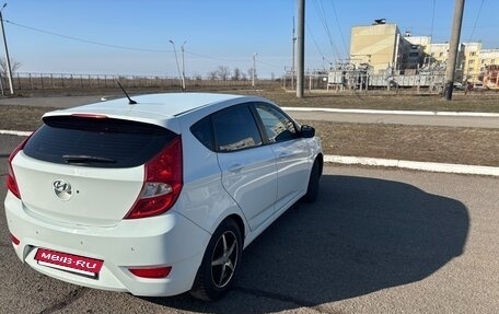 Hyundai Solaris II рестайлинг, 2011 год, 950 000 рублей, 6 фотография