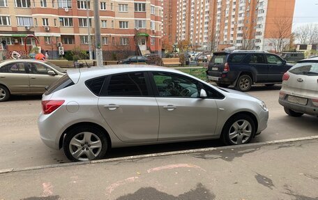 Opel Astra J, 2011 год, 900 000 рублей, 3 фотография