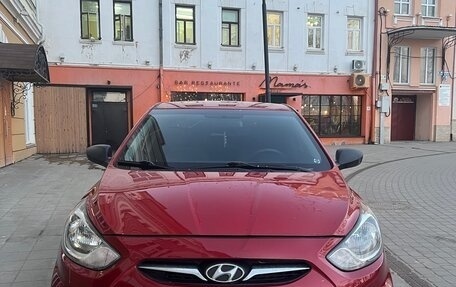 Hyundai Solaris II рестайлинг, 2013 год, 850 000 рублей, 5 фотография