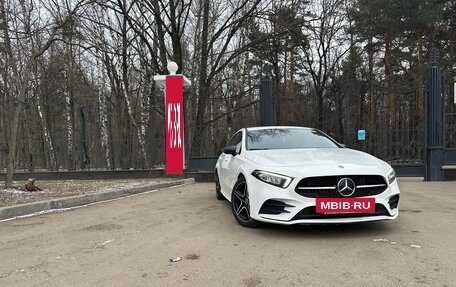 Mercedes-Benz A-Класс, 2019 год, 3 100 000 рублей, 3 фотография