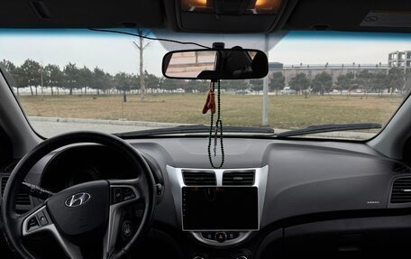 Hyundai Solaris II рестайлинг, 2013 год, 850 000 рублей, 10 фотография