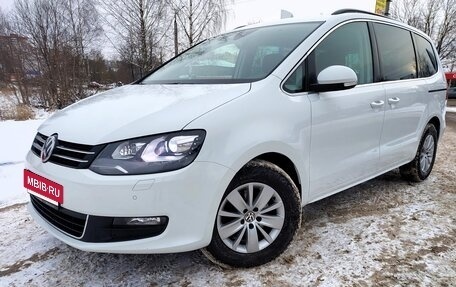 Volkswagen Sharan II, 2019 год, 2 300 000 рублей, 2 фотография