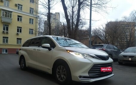 Toyota Sienna, 2021 год, 6 650 000 рублей, 7 фотография