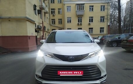 Toyota Sienna, 2021 год, 6 650 000 рублей, 8 фотография