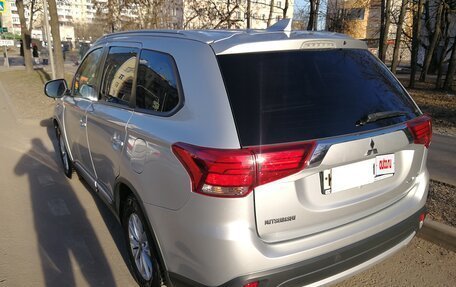 Mitsubishi Outlander III рестайлинг 3, 2018 год, 2 385 000 рублей, 4 фотография