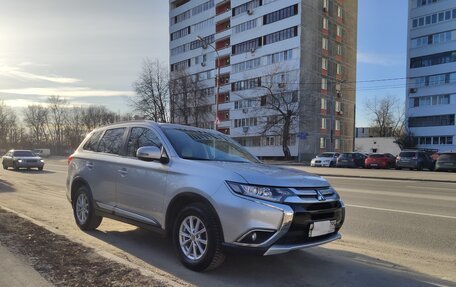 Mitsubishi Outlander III рестайлинг 3, 2018 год, 2 385 000 рублей, 2 фотография