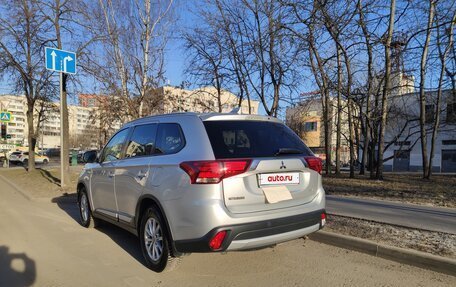 Mitsubishi Outlander III рестайлинг 3, 2018 год, 2 385 000 рублей, 17 фотография