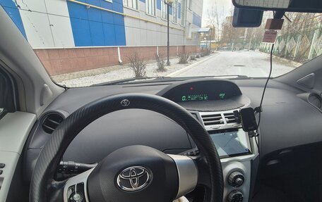 Toyota Yaris III рестайлинг, 2006 год, 650 000 рублей, 6 фотография