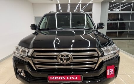 Toyota Land Cruiser 200, 2018 год, 6 800 000 рублей, 2 фотография