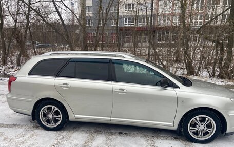 Toyota Avensis III рестайлинг, 2004 год, 780 000 рублей, 2 фотография