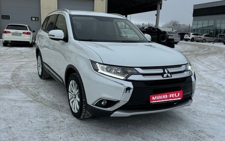 Mitsubishi Outlander III рестайлинг 3, 2016 год, 2 300 000 рублей, 1 фотография