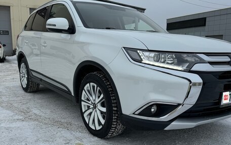 Mitsubishi Outlander III рестайлинг 3, 2016 год, 2 300 000 рублей, 2 фотография