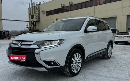 Mitsubishi Outlander III рестайлинг 3, 2016 год, 2 300 000 рублей, 4 фотография