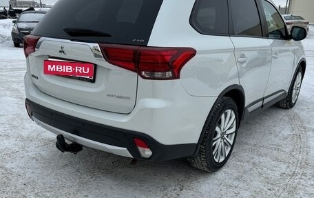 Mitsubishi Outlander III рестайлинг 3, 2016 год, 2 300 000 рублей, 7 фотография