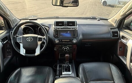 Toyota Land Cruiser Prado 150 рестайлинг 2, 2015 год, 4 000 000 рублей, 10 фотография