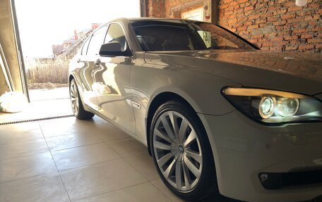 BMW 7 серия, 2010 год, 2 400 000 рублей, 21 фотография