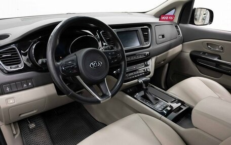 KIA Carnival III, 2017 год, 2 490 000 рублей, 9 фотография