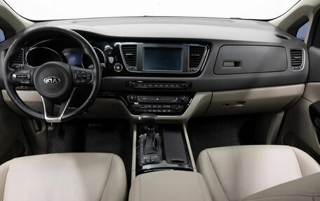 KIA Carnival III, 2017 год, 2 490 000 рублей, 18 фотография