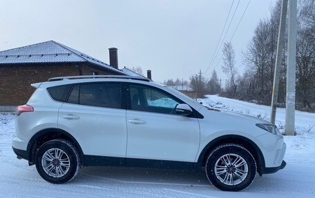 Toyota RAV4, 2017 год, 2 990 000 рублей, 4 фотография