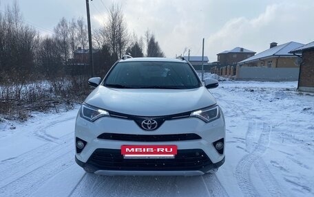 Toyota RAV4, 2017 год, 2 990 000 рублей, 2 фотография