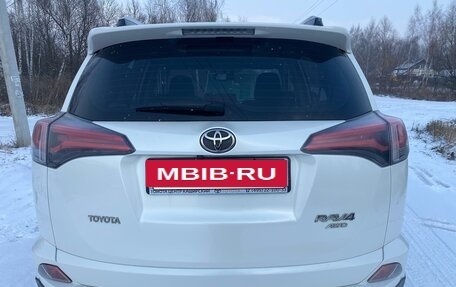 Toyota RAV4, 2017 год, 2 990 000 рублей, 6 фотография