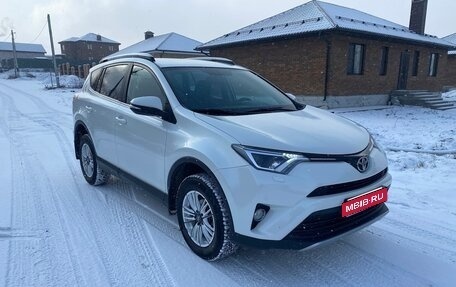 Toyota RAV4, 2017 год, 2 990 000 рублей, 3 фотография