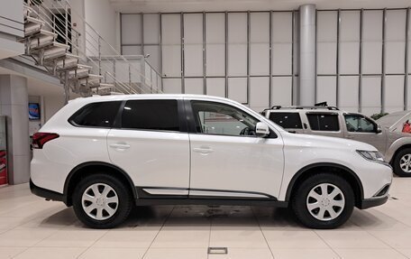 Mitsubishi Outlander III рестайлинг 3, 2018 год, 2 150 000 рублей, 5 фотография