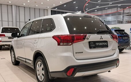 Mitsubishi Outlander III рестайлинг 3, 2018 год, 2 150 000 рублей, 8 фотография