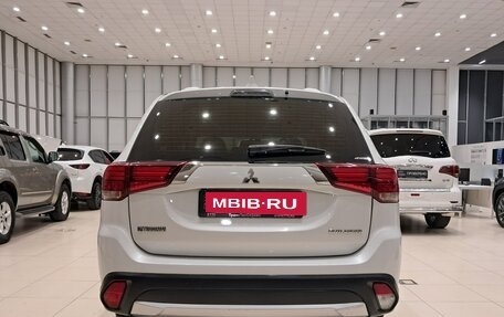 Mitsubishi Outlander III рестайлинг 3, 2018 год, 2 150 000 рублей, 7 фотография