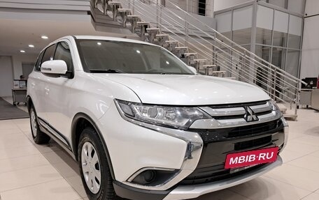 Mitsubishi Outlander III рестайлинг 3, 2018 год, 2 150 000 рублей, 3 фотография