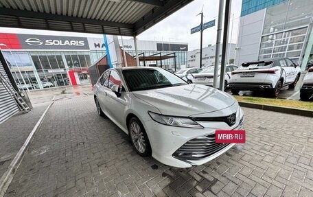 Toyota Camry, 2021 год, 3 200 000 рублей, 2 фотография