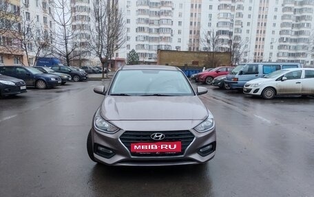 Hyundai Solaris II рестайлинг, 2018 год, 1 350 000 рублей, 3 фотография