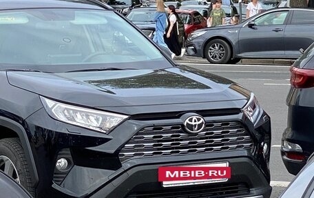 Toyota RAV4, 2021 год, 4 200 000 рублей, 2 фотография