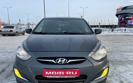 Hyundai Solaris II рестайлинг, 2013 год, 1 000 000 рублей, 2 фотография