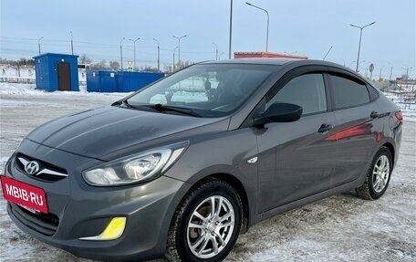 Hyundai Solaris II рестайлинг, 2013 год, 1 000 000 рублей, 9 фотография