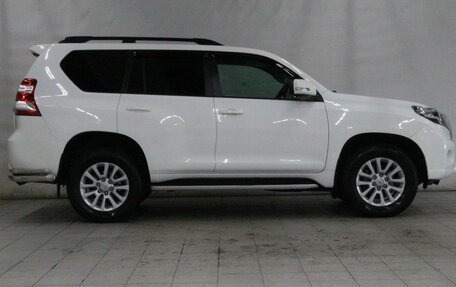 Toyota Land Cruiser Prado 150 рестайлинг 2, 2015 год, 3 950 000 рублей, 5 фотография