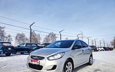 Hyundai Solaris II рестайлинг, 2013 год, 830 000 рублей, 3 фотография