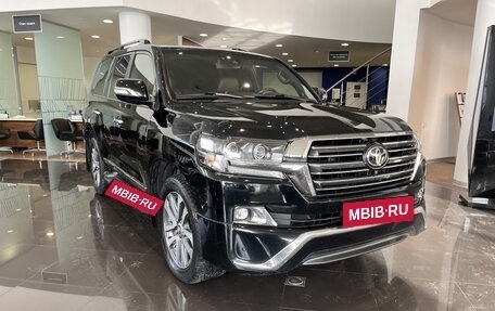 Toyota Land Cruiser 200, 2017 год, 6 700 000 рублей, 3 фотография