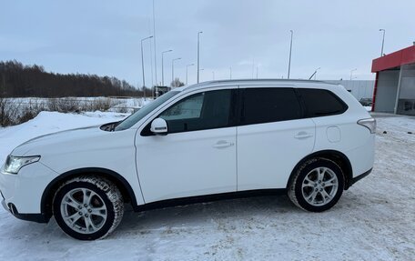 Mitsubishi Outlander III рестайлинг 3, 2014 год, 1 870 000 рублей, 2 фотография