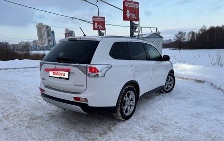 Mitsubishi Outlander III рестайлинг 3, 2014 год, 1 870 000 рублей, 6 фотография