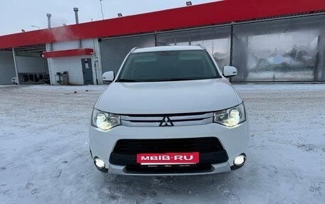 Mitsubishi Outlander III рестайлинг 3, 2014 год, 1 870 000 рублей, 9 фотография