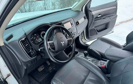 Mitsubishi Outlander III рестайлинг 3, 2014 год, 1 870 000 рублей, 13 фотография