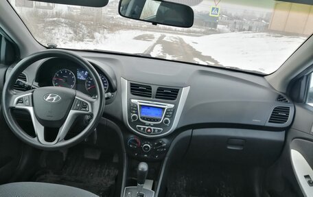 Hyundai Solaris II рестайлинг, 2011 год, 975 000 рублей, 4 фотография