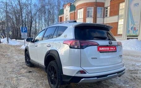 Toyota RAV4, 2018 год, 3 200 000 рублей, 3 фотография