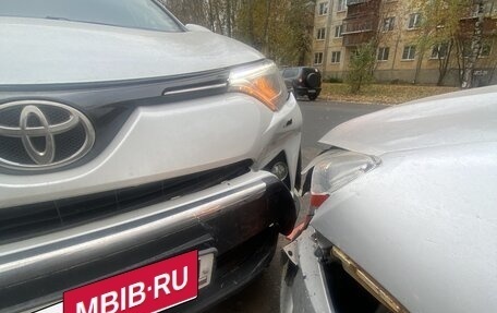 Toyota RAV4, 2018 год, 3 200 000 рублей, 14 фотография