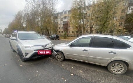 Toyota RAV4, 2018 год, 3 200 000 рублей, 13 фотография