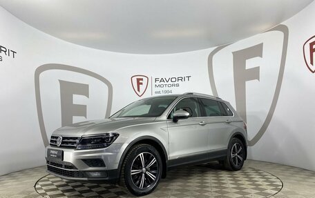 Volkswagen Tiguan II, 2018 год, 2 600 000 рублей, 1 фотография