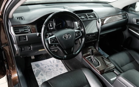 Toyota Camry, 2017 год, 2 289 000 рублей, 9 фотография